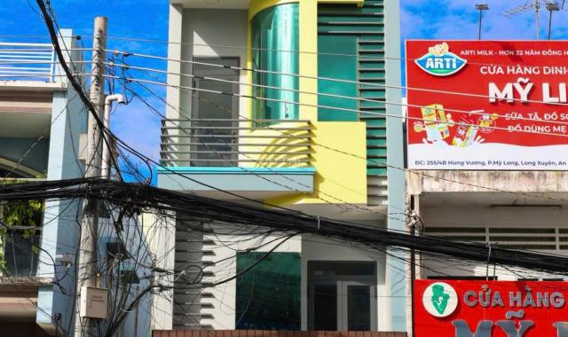 Chính chủ bán nhà 1 trệt 3 lầu, 6PN, mặt tiền Hùng Vương, TP Long Xuyên, sổ hồng riêng, giá 16 tỷ