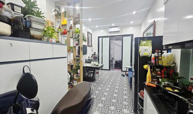 Hồ Tùng Mậu Cầu Giấy 30m2 5 tầng lô góc giá 8 tỷ