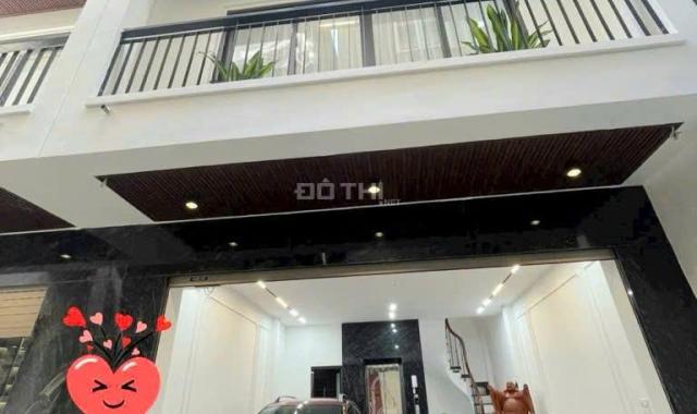 BÁN NHÀ NGUYỄN VĂN CỪ, GARA Ô TÔ, THANG MÁY LONG LANH, TẶNG NỘI THẤT CHẤT, GẦN PHỐ, GIÁ TỐT
