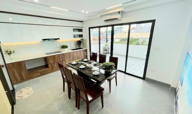 BÁN NHÀ NGUYỄN VĂN CỪ, GARA Ô TÔ, THANG MÁY LONG LANH, TẶNG NỘI THẤT CHẤT, GẦN PHỐ, GIÁ TỐT