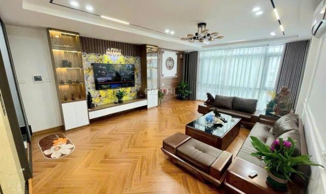 BÁN NHÀ NGUYỄN VĂN CỪ, GARA Ô TÔ, THANG MÁY LONG LANH, TẶNG NỘI THẤT CHẤT, GẦN PHỐ, GIÁ TỐT