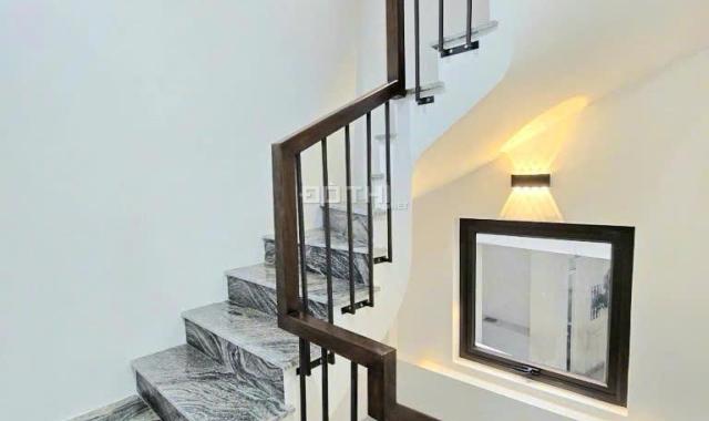 BÁN NHÀ HỒNG TIẾN BỒ ĐỀ, THANG MÁY LONG LANH, TẶNG NỘI THẤT CHẤT, 25M RA PHỐ, GIÁ MỀM NHƯ BÚN
