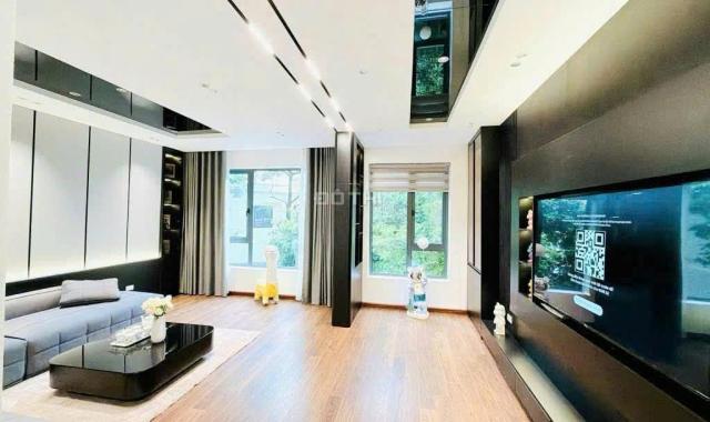 BÁN NHÀ CẠNH VINHOMES RIVERSIDE, KINH DOANH, GA RA Ô TÔ, TM, TẶNG NỘI THẤT CHẤT, MT KHỦNG