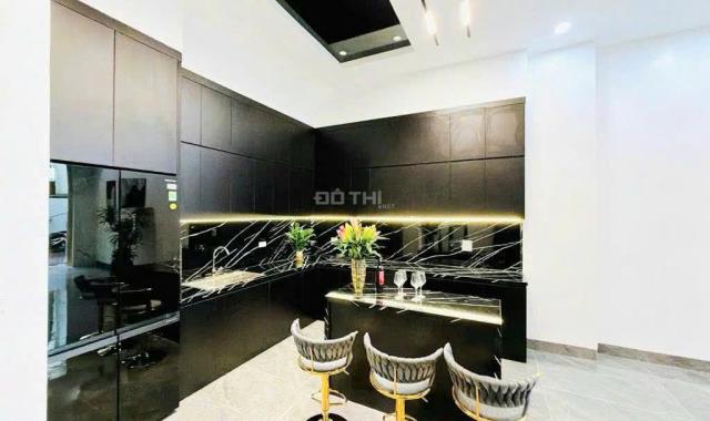 BÁN NHÀ CẠNH VINHOMES RIVERSIDE, KINH DOANH, GA RA Ô TÔ, TM, TẶNG NỘI THẤT CHẤT, MT KHỦNG