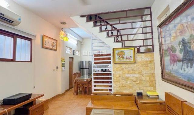 Cực hiếm lô góc Hoàng Hoa Thám gần phố ngõ thông kinh doanh 50m² x 4 tầng hơn 11 tỷ