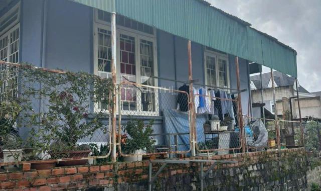 BÁN ĐẤT TẶNG NHÀ XÂY KIÊN CỐ DIỆN TÍCH 294m2 GIÁ CHỈ 3 TỶ 700TR cách chợ Ngô Quyền 1km
