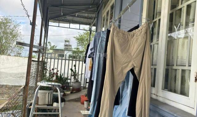 BÁN ĐẤT TẶNG NHÀ XÂY KIÊN CỐ DIỆN TÍCH 294m2 GIÁ CHỈ 3 TỶ 700TR cách chợ Ngô Quyền 1km
