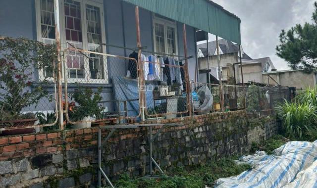 BÁN ĐẤT TẶNG NHÀ XÂY KIÊN CỐ DIỆN TÍCH 294m2 GIÁ CHỈ 3 TỶ 700TR cách chợ Ngô Quyền 1km