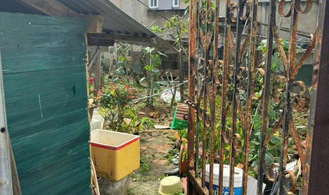 BÁN ĐẤT TẶNG NHÀ XÂY KIÊN CỐ DIỆN TÍCH 294m2 GIÁ CHỈ 3 TỶ 700TR cách chợ Ngô Quyền 1km
