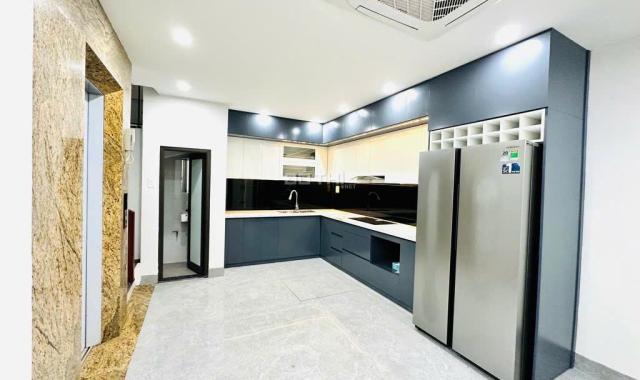 Nhà 6 Tầng Việt Hưng – Gần Chợ, Gần Đê  🏡 NHÀ ĐẸP VIỆT HƯNG – NGÕ RỘNG, OTO ĐỖ CỔNG – 6 TẦNG Ở NGA