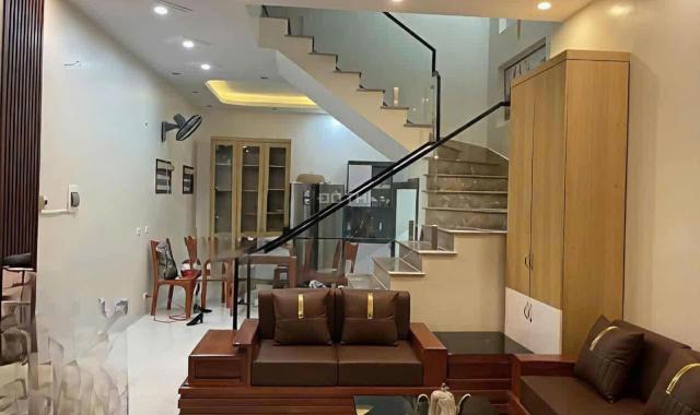 Chính chủ nhờ em Việt bán nhà đẹp Ỷ La chưa đến 5 tỷ