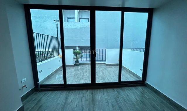 Nhà mới 8 tầng thang máy oto đỗ cổng ngay sau Trung tâm HNQG nhỉnh 11 tỷ