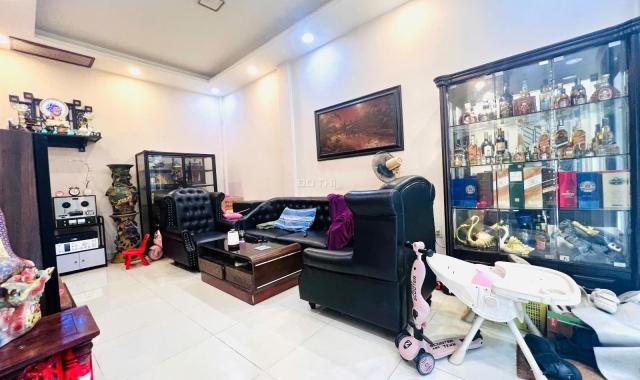 HIẾM RẤT HIẾM - NHÀ MẶT HẺM Q7 sát Q4, Q1 - 2 TẦNG MỚI NGANG KHỦNG 6.5m - 5 TỶ NHỈNH