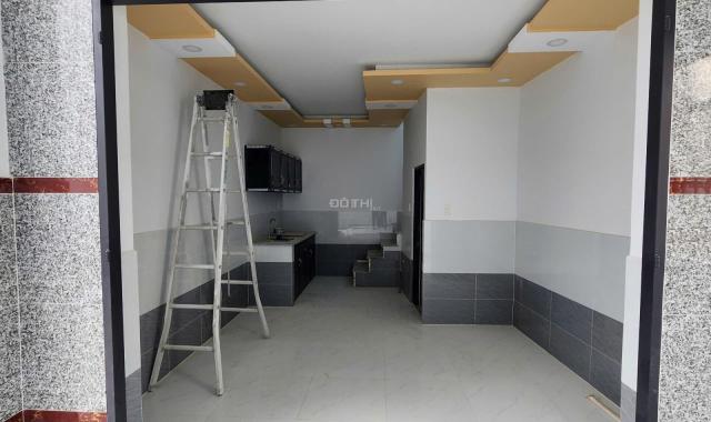 Bán nhà 1 lầu 1 trệt thiết kế đẹp 2 phòng ngủ có ban công và sân đậu xe gần chợ có nước máy