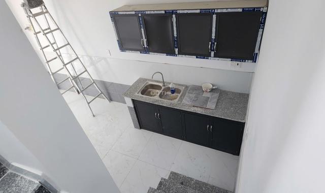 Bán nhà 1 lầu 1 trệt thiết kế đẹp 2 phòng ngủ có ban công và sân đậu xe gần chợ có nước máy