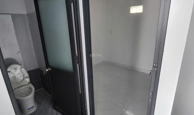 Bán nhà 1 lầu 1 trệt thiết kế đẹp 2 phòng ngủ có ban công và sân đậu xe gần chợ có nước máy