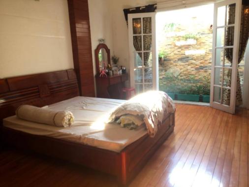 Cho thuê nhà villa 3 phòng ngủ, gần trường đại học Kinh Tế, gần biển Mỹ Khê, giá 18 tr/tháng