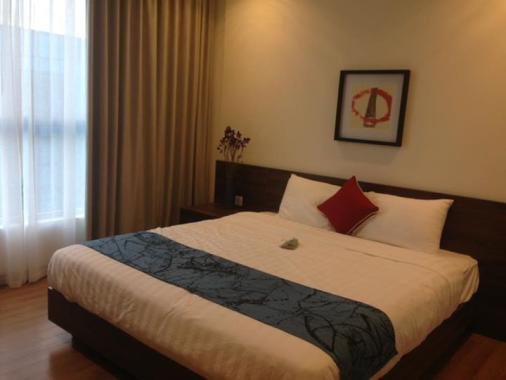Cho thuê căn hộ chung cư cao cấp Vinhomes Nguyễn Chí Thanh, 3 phòng ngủ, đủ đồ 