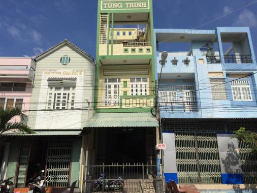 Nhà cao cấp, 3 lầu, mặt tiền, gần chợ, phường 8, đường Lê Hồng Phong