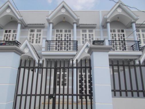Bán nhà mới xây ngay UBND xã Hưng Long, Bình Chánh giá từ 400 triệu/căn (0902 506 966)
