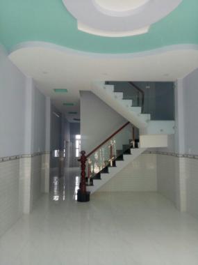 Bán nhà mới xây ngay UBND xã Hưng Long, Bình Chánh giá từ 400 triệu/căn (0902 506 966)