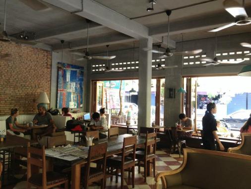 Cần bán mặt bằng nhà hàng kinh doanh rất đông khách 2 mt đường lớn ngay quận Tân Bình, 105 m2, 3 tỷ