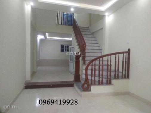 Chính chủ bán nhà 2.55 tỷ ngay bưu điện Hà Đông 4 tầng (38m2 4PN) ô tô đỗ cửa. 0969419928