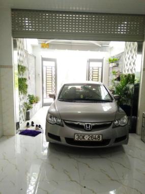 Bán nhà mới 1 trệt 3 lầu sân xe hơi ngay UBND P. Linh Đông