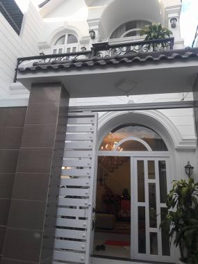 Cần bán gấp nhà đường Nguyễn Thị Thập 4,5x18m. Giá tốt
