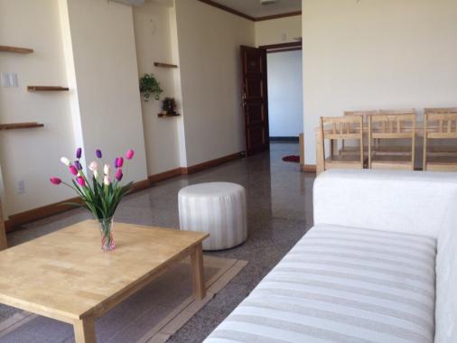 Cho thuê căn hộ Phú Hoàng Anh, 3 phòng ngủ nội thất đầy đủ. LH: 0938 011552