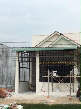 Bán nhà cấp 4 mới xây, gần KCN Tân Đức giá 650 triệu