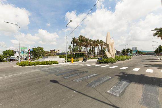 Lô thương mại D3 hướng Tây Nam mặt tiền lộ giới 26m 105m2 dự án Him Lam Phú Đông, giá 3.2 tỷ