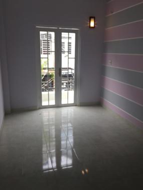 Nhà mới xây tại Phú Xuân, cần bán gấp, 3 lầu 4 phòng ngủ, đường 6m, sổ hồng