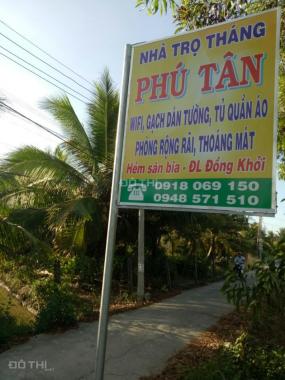 Cho thuê nhà trọ Phường Phú Tân, giá 900.000đ/tháng, LH: 0918069150