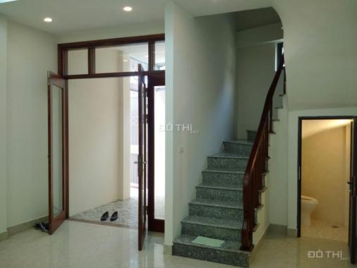 Bán nhà ngõ 651 Minh Khai, DT 34m2 x 5T nhà xây mới tinh ô tô đỗ cửa, giá 2.7 tỷ