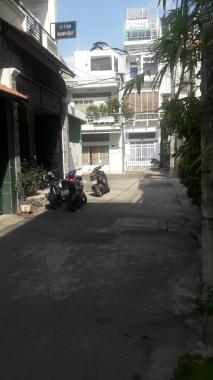 Cần tiền bán gấp nhà HXH đường Nguyễn Kiệm, quận Phú Nhuận