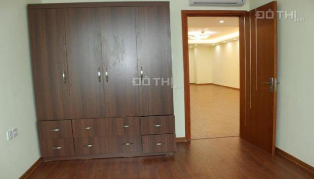 Bán chung cư 165 Thái Hà, toà A tầng 12, 85m2, 2 phòng ngủ, 35 triệu/m2. LHCC: 0903448179