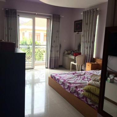 Cho thuê villa mặt tiền An Phú, quận 2. 160m2, 85 triệu/th, giá hợp lý.