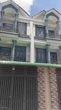 Nhà gần đường Hà Huy Giáp, Q12 đúc 3 tầng có sân để xe hơi 7 chỗ