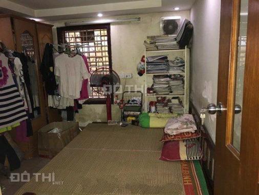 Cho thuê căn hộ tập thể tại phố Thái Thịnh, Phường Láng Hạ, Đống Đa, Hà Nội, DT 55m2