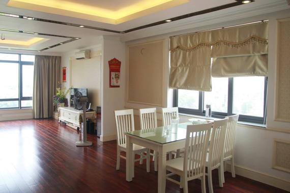 Cho thuê căn hộ hoặc văn phòng tại ngõ Hoàng Quốc Việt DT 70m2 x 9 tầng. Giá 52.5 triệu/1 tháng
