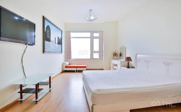 Cho thuê căn hộ Sài Gòn Pearl 140m2, 3 phòng ngủ, bày trí đơn giản