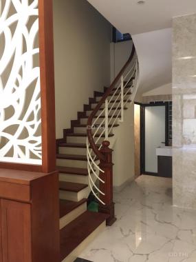 Cho thuê nhà riêng Nguyễn Trãi, diện tích 50 m2 x 6 tầng, có thang máy, xây mới đẹp