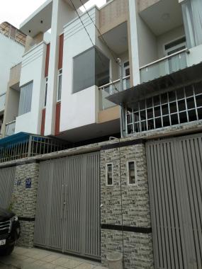 Bán nhà 1 trệt, 2 lầu, đường 7, Linh Trung, DT 64m2, giá 3,6 tỷ