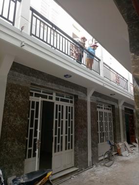 Bán nhà lầu mới xây, gần chợ Hưng Long, Bình Chánh, giá 430 triệu