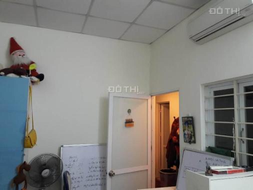 Bán căn hộ tập thể tầng 3 Nguyễn Chí Thanh, Ba Đình 100m2, 3PN, 2WC cực đẹp, giá 2.15 tỷ