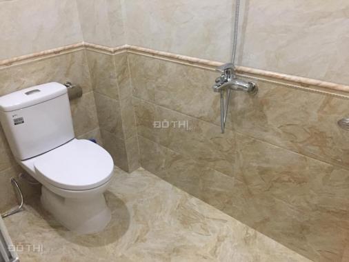 Bán nhà đường Láng, Đống Đa 42m2 x 5 tầng, 5,25 tỷ. Kinh doanh sầm uất