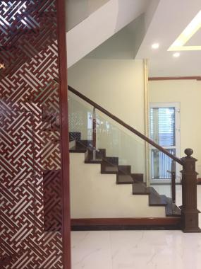 Cho thuê biệt thự Nguyễn Xiển mới hoàn thiện, 160 m2, thiết kế hiện đại có thang máy