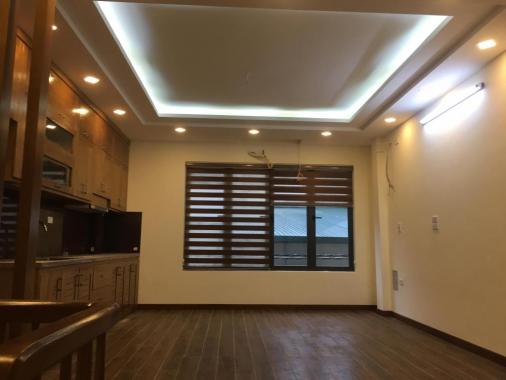 Bán nhà phố Dịch Vọng, DT 35m2, 5T mới tinh cách phố 35m, 3.5 tỷ, bãi gửi ô tô gần nhà