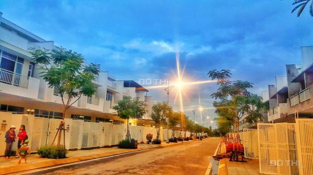 Bán nhà giá cực sốc tại khu đô thị Vsip Quảng Ngãi với DT 100m2, sổ hồng chính chủ
